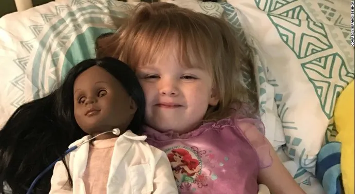 Una cajera queda muda con respuesta de una niña de 2 años 