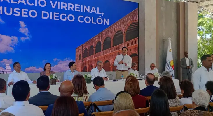 Abinader inaugura ruta de autobuses eléctricos y reabre el Alcázar de Colón en la Ciudad Colonial
