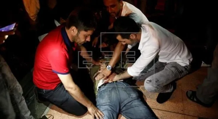 Al menos 6 civiles muertos y 100 heridos durante asonada militar en Estambul