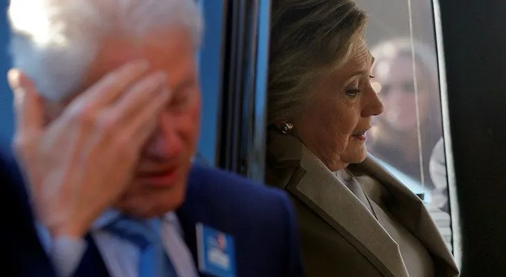 "Tiró su móvil del tejado": Los Clinton discutieron fuertementre sobre la causa de la inminente derrota