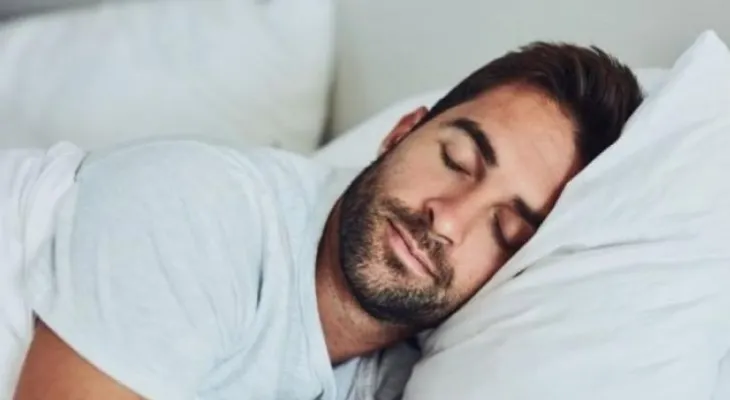 Esto dice la ciencia: es mejor dormir del lado derecho o izquierdo? 