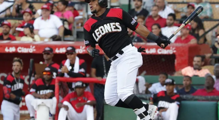 Escogido derrotan a los Gigantes y extienden a cuatro su racha de victoria 