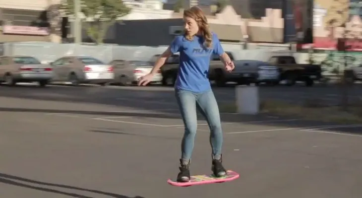 El skate volador de "Volver al Futuro", ¿a la venta en diciembre?