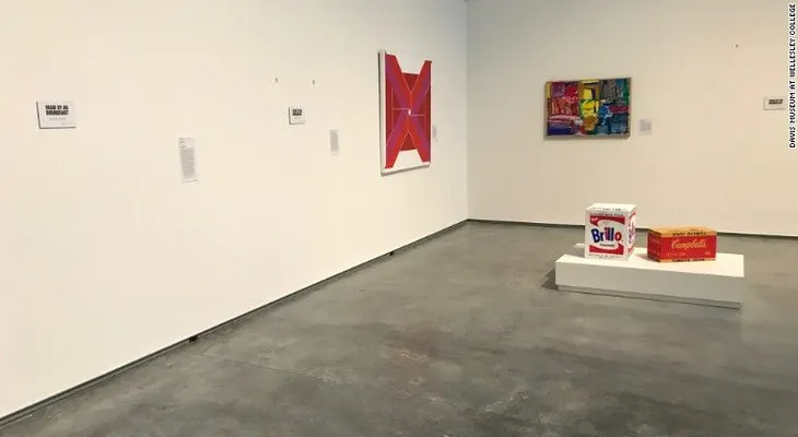 Museo retira todas las obras de arte creadas por inmigrantes