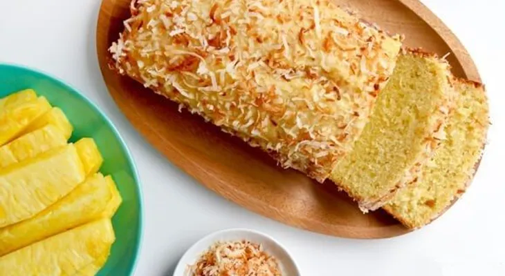 Fresco panqué de piña y coco para el desyuno