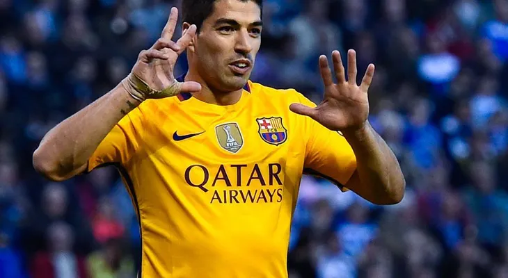 Barcelona se sacude, apabulla 8-0 a La Coruña, pero sigue empatado con Atlético