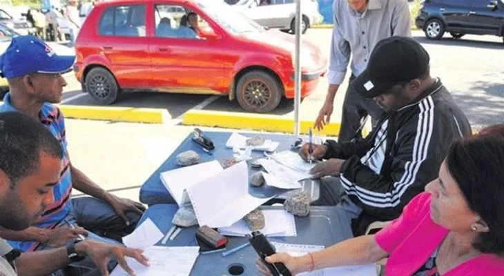 Obras Públicas sigue expedición marbete de revista para vehículos de motor 