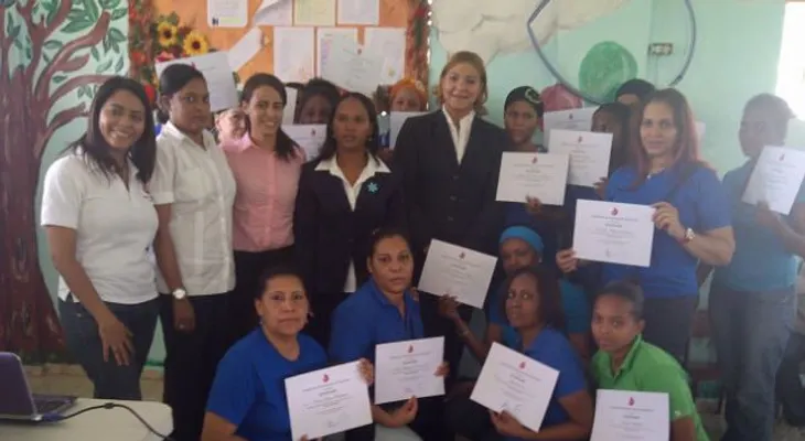 Certifican 22 internas de Najayo en desarrollo empresarial