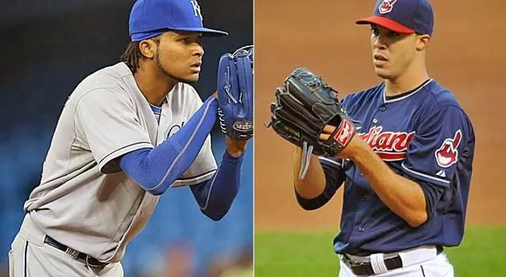 Marineros miran por Santana y Jiménez