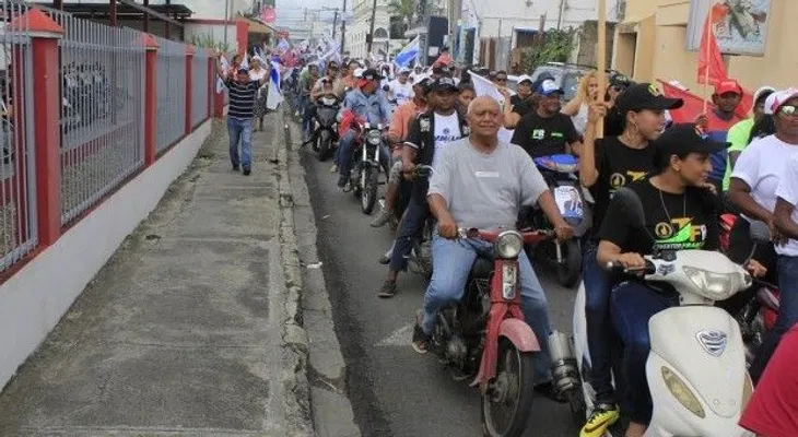 Abinader encabeza cierre de campaña en SFM; promete hospital y empleos