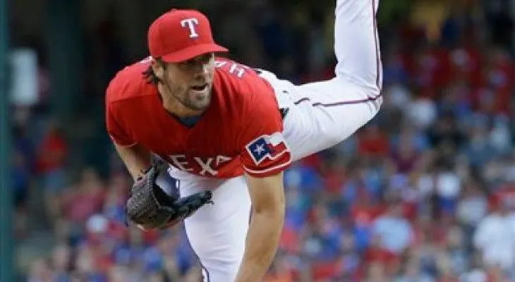 Gigantes ganan 9-7 en 11 innings; aguan el estreno de Hamels 