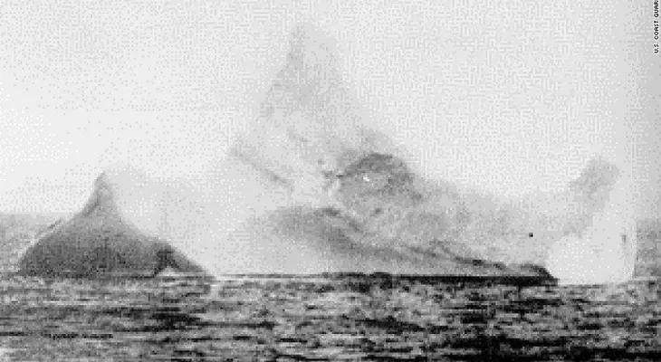 A subasta, una foto del iceberg que se cree hundió al Titanic