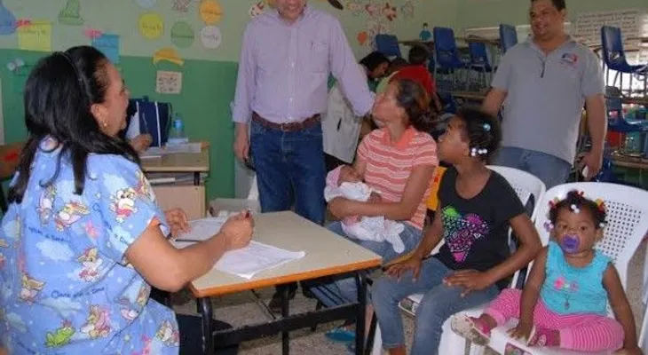 César Prieto encabeza operativo médico en Monte Plata