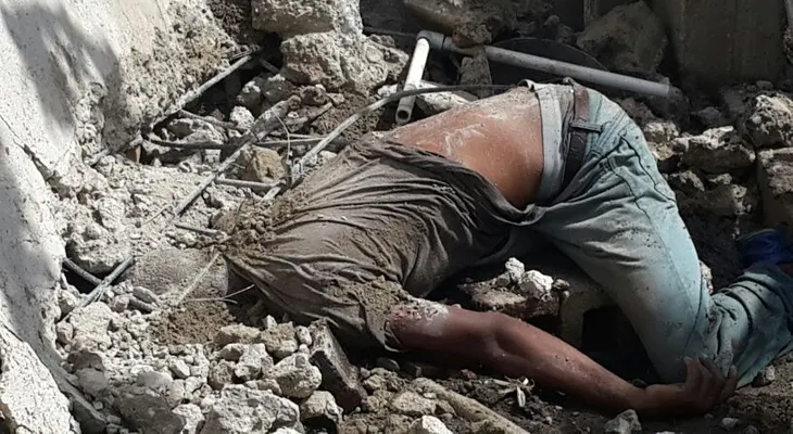 Hombre y su esposa embarazada mueren aplastados por una plataforma de cemento en Santiago