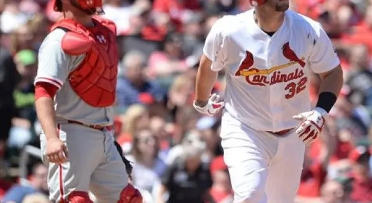 Con jonrón de Adams, Cardenales arrollan a Filis 