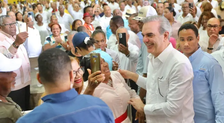 Raquel Peña gradúa a más de mil jóvenes y nuevos agentes migratorios en Santiago