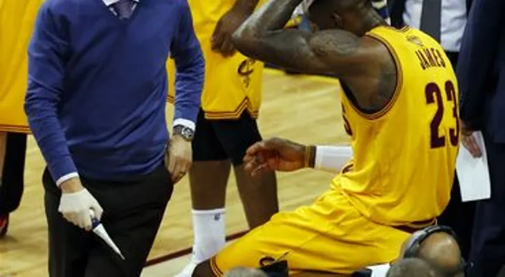Final maximiza ligero dolor de cabeza de LeBron