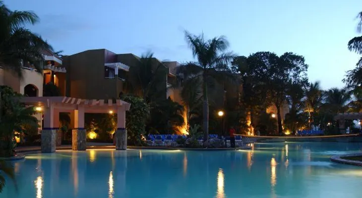 Amhsa Marina Hotels & Resorts capacita más de 200 jóvenes en áreas de alimentos y bebidas