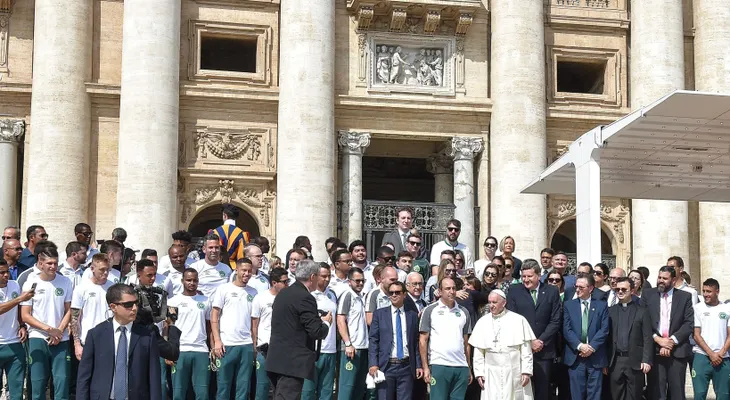 El papa Francisco recibe a comitiva del Chapecoense en Roma