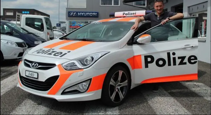 En Suiza puedes alquilar coches de policía para ahuyentar a los ladrones