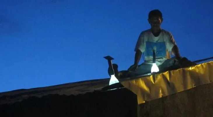 Un inventor con muchas luces: el creador de la 'botella luminosa', orgulloso de ser pobre