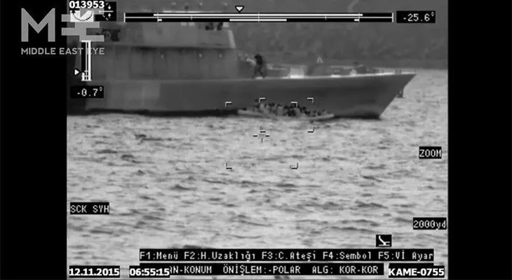 Indignación en la Red por un guardacostas que pincha una balsa hinchable llena de refugiados (VIDEO)