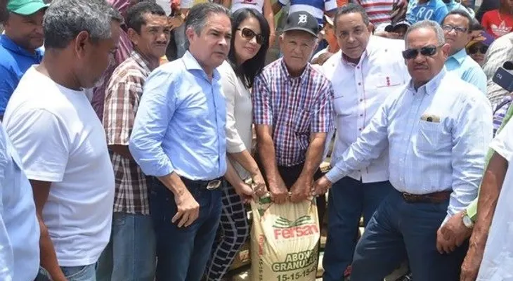 Productores de Santiago Rodríguez reciben 3 mil 500 quintales de abono