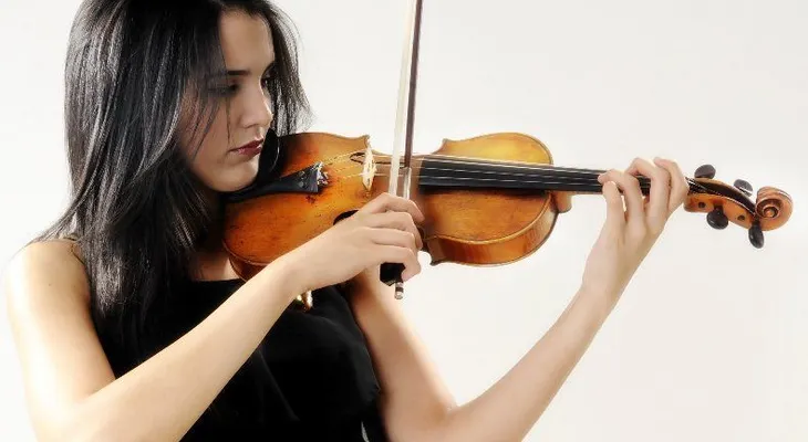 Violinista dominicana Aisha Syed con éxito en Nicaragua