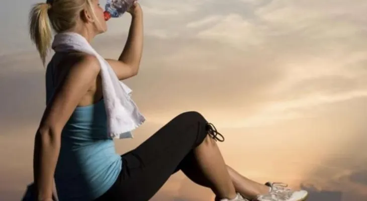 Las bebidas energeticas y deportivas pueden dañar los dientes