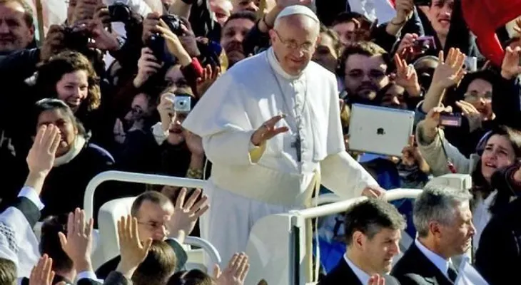 Visita del papa Francisco atrae miles de Latinoamericanos a Brasil