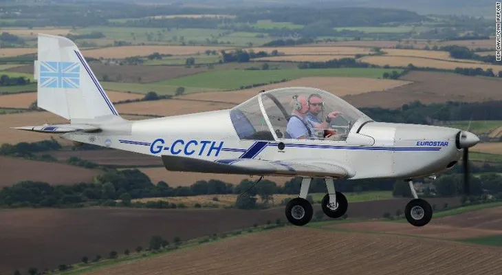 Una señal del cielo: Este piloto deseó un feliz 2017 de una forma muy especial