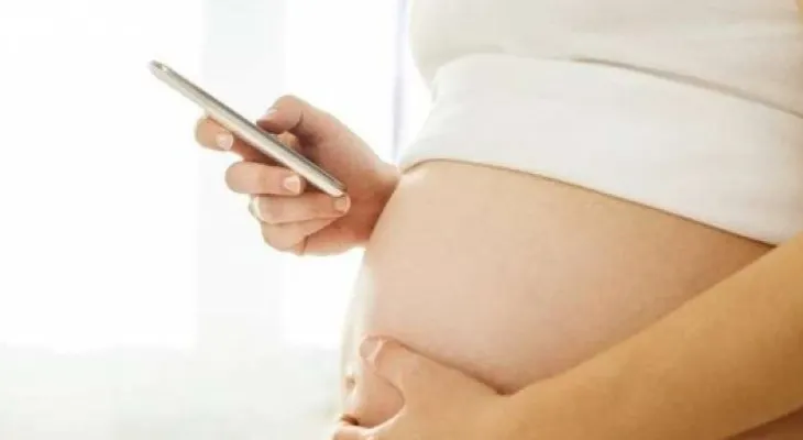 Un estudio asocia uso del celular durante embarazo a la hiperactividad en los niños 