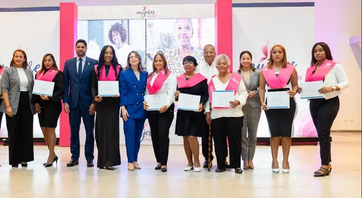 152 mujeres se gradúan y fortalecen su autonomía económica