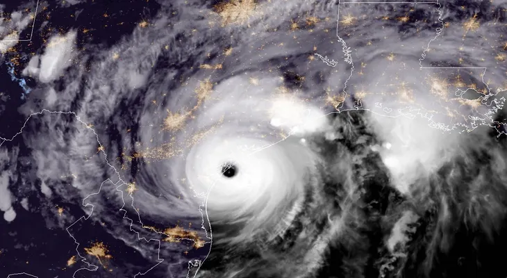 Miles de personas están varadas en cruceros por el huracán Harvey