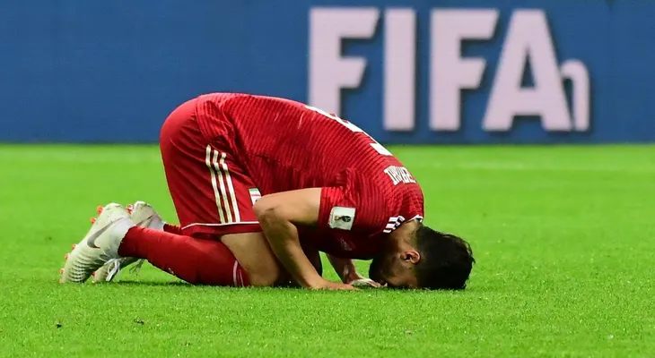 La voltereta fallida del iraní y otros memes del partido España-Irán