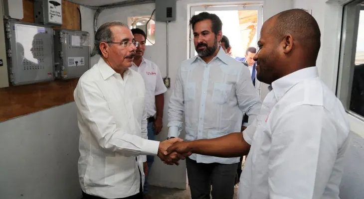 Danilo Medina asiste inauguración planta de Pollo Cibao