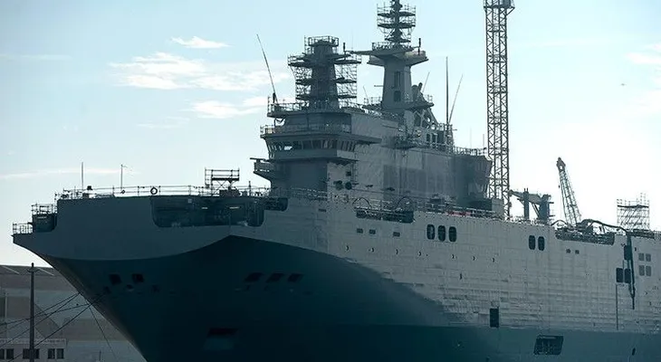 "?astigo por los Mistral: Hollande ha sumido a su país en una catástrofe que amenaza con la quiebra"