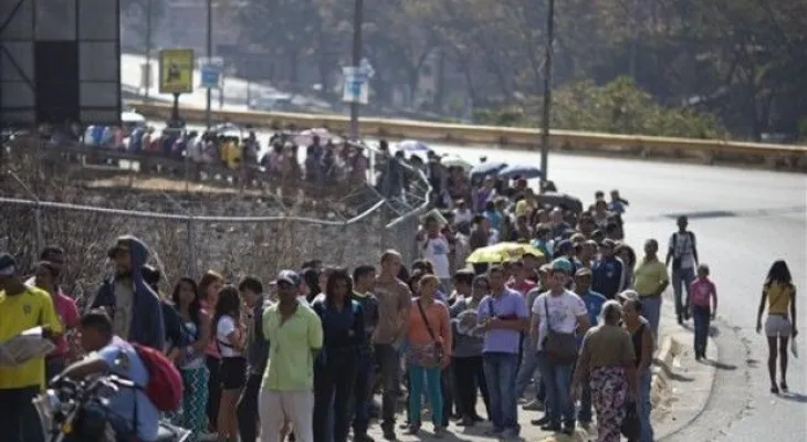 Oficialistas y opositores marchan en Venezuela