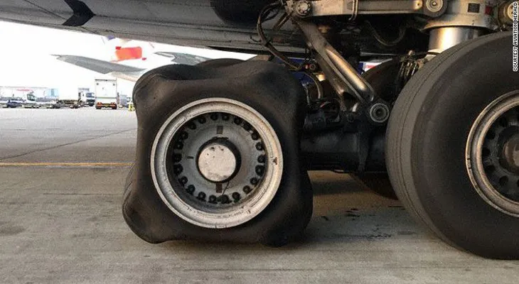 ¿Cómo pudo aterrizar un Airbus 380 con este neumático cuadrado?