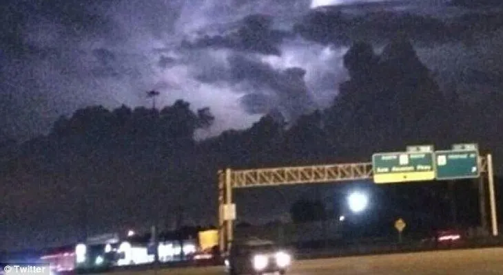 Video: impresionantes imágenes de un supuesto OVNI en Houston