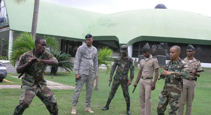 INSUDE entrena militares en materia de orden público