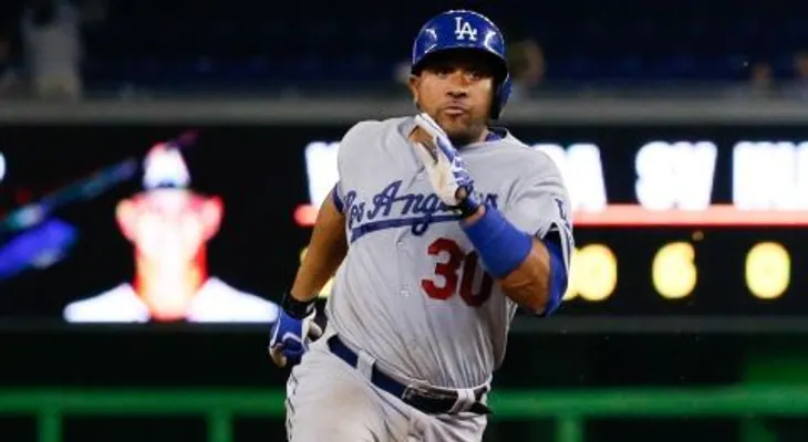 Dodgers suspenden dominicano Miguel Olivo por morder oreja a compañero