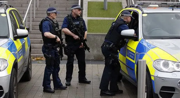 "Incidente terrorista" en Londres: Ataca a un hombre con un machete "en venganza" por Siria