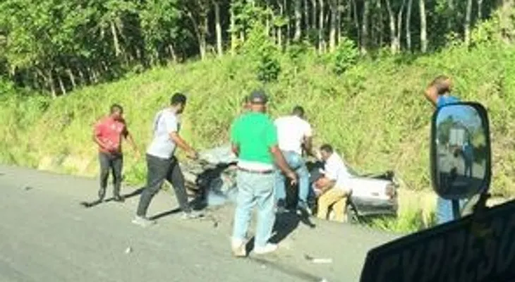 Dos muertos y 3 heridos en accidente de tránsito