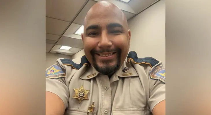 "Dreamer" despedido como policía por su estatus migratorio envía mensaje a Trump