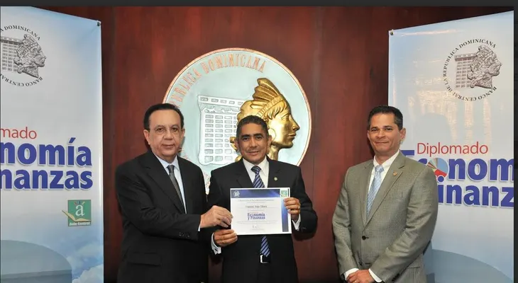 Banco Central clausura Diplomado de Economía y Finanzas para sus empleados