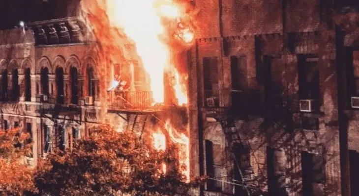 Un  muerto y 12 heridos por incendio en Upper East Side de New York