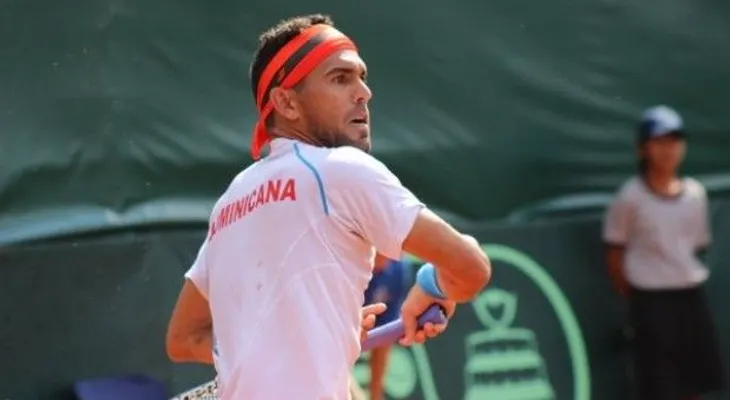 Víctor Estrella derrota a Novikov y avanza a semifinales de Monterrey