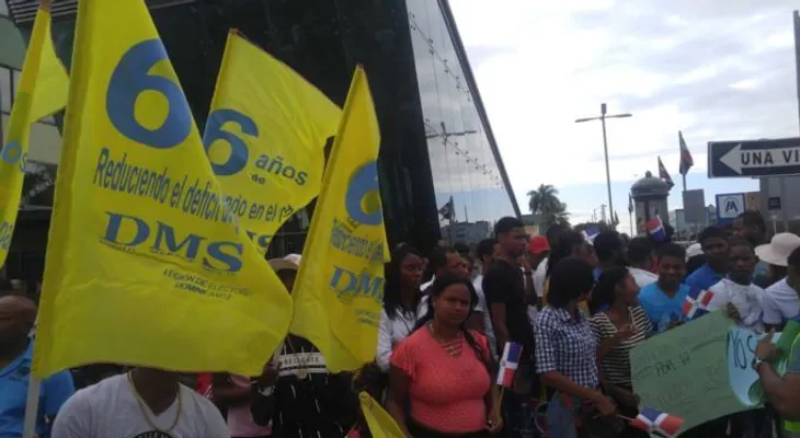 Danilistas habrían llevado decenas de personas al Congreso para pedir reelección 
