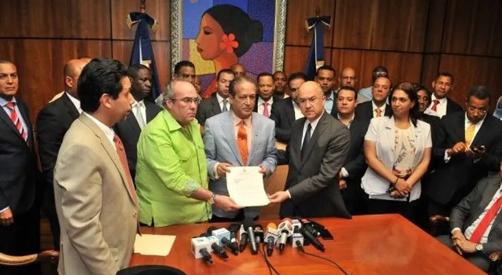 Reinaldo y Charlie Moriotti piden al Procurador investigar denuncia del director de Aduanas 
